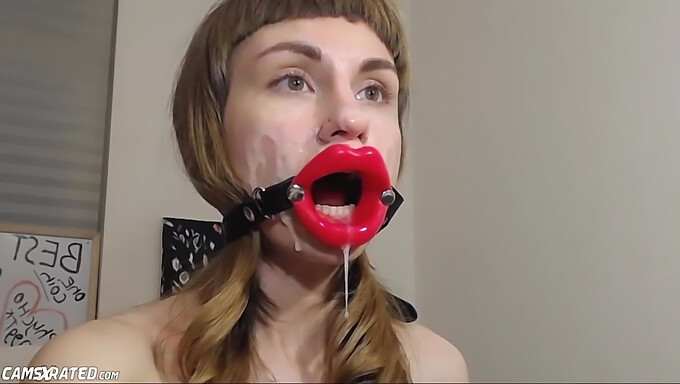 Weird homemade facial dildo session with big toys