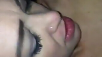 MILF amatir Swedia mencapai orgasme anal dalam video buatan sendiri