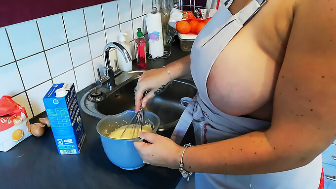 Sessão de sexo na cozinha europeia