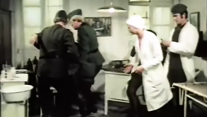 Vintage ταινία του 1975 με την Sanitary Freezer Neumann και την Patricia Rhomberg